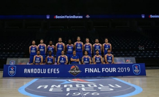 Anadolu Efes ilk peşinde