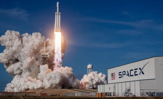 SpaceX, kargo mekiğinin fırlatılışını erteledi