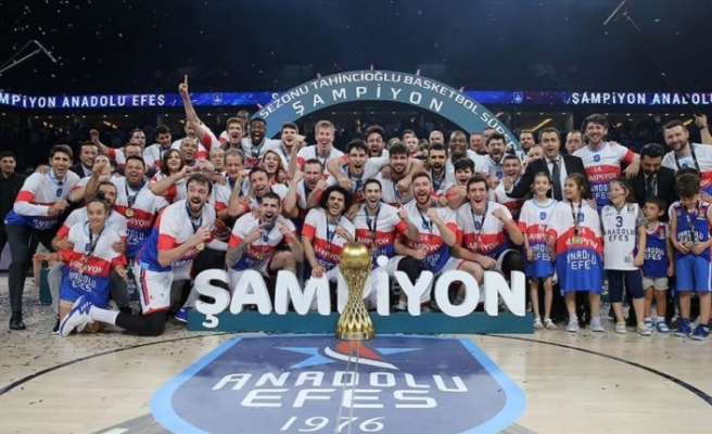 Anadolu Efes sezona damga vurdu