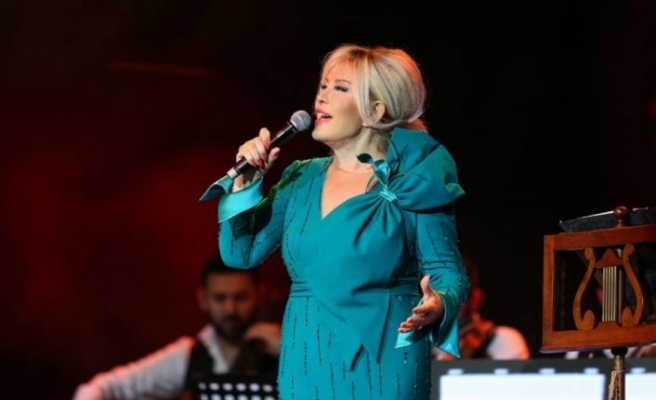 'Başrolde Emel Sayın' konserleri başladı