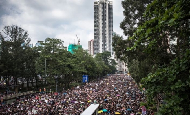 AA protestoların sürdüğü Hong Kong'da