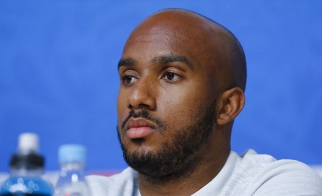 Everton Fabian Delph'i transfer etti