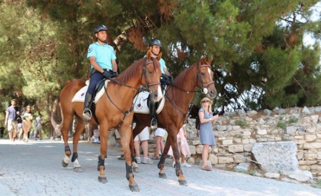 İzmir sahillerinde 'atlı jandarma' dönemi