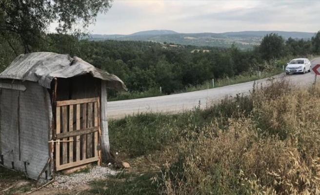 Yol kenarında 'tek kişilik mescit'