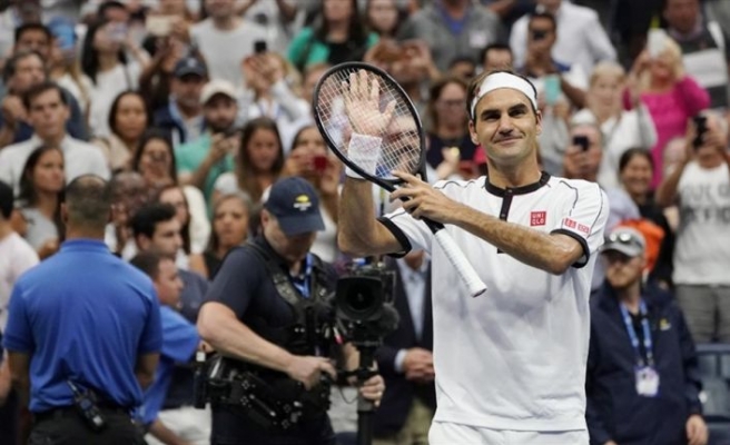 Federer 100. maçından galibiyetle ayrıldı