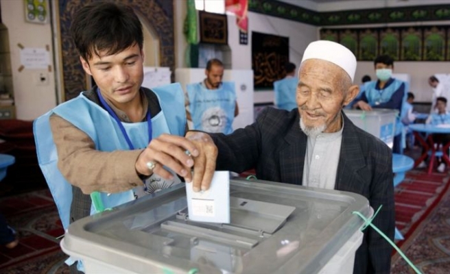 Afganistan'da halk sandık başında