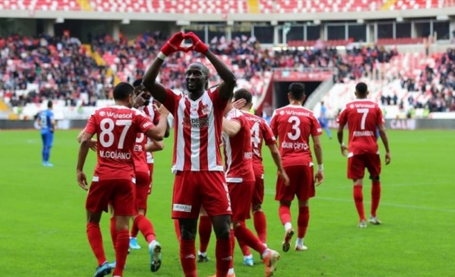 Lider Sivasspor sahasında kazandı