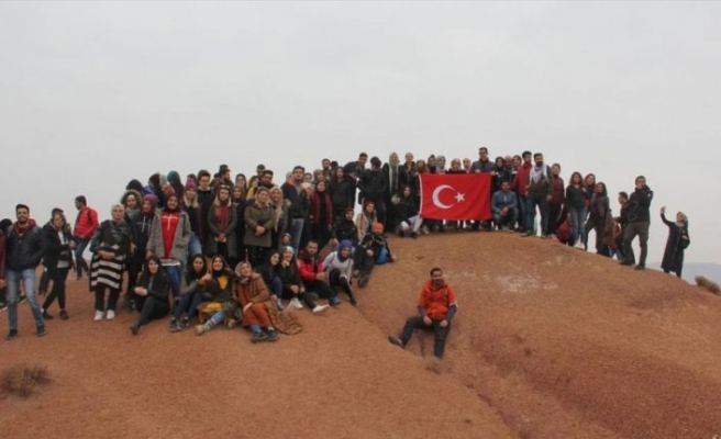 Öğretmenler Günü'nü Kızıldağ'ın zirvesinde kutladılar