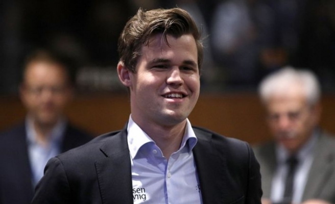 Magnus Carlsen satranç tarihine geçti