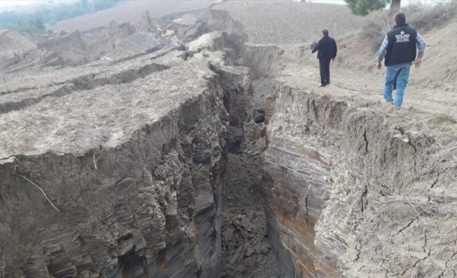 Adana'da iki mahallede heyelan oldu