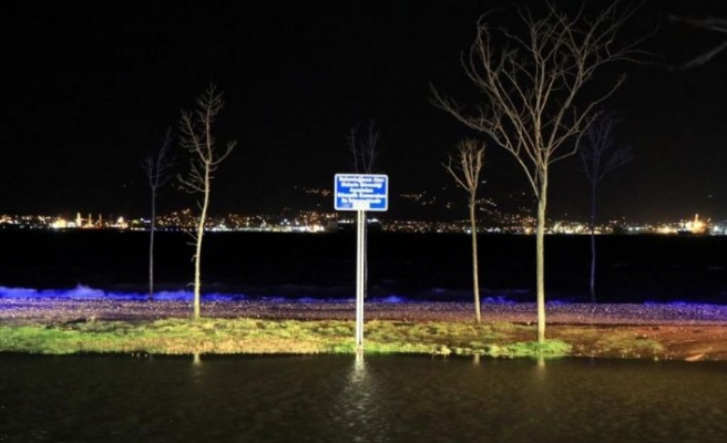 Kocaeli'de şiddetli rüzgar etkili oldu