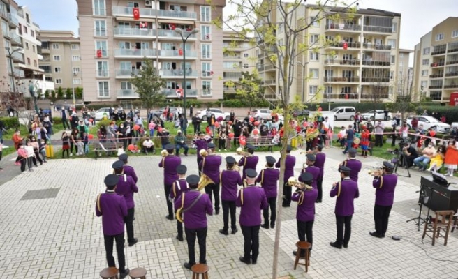 Bursa Büyükşehir Belediyesi kısıtlamada evlerinde olan çocuklara 23 Nisan coşkusunu yaşattı