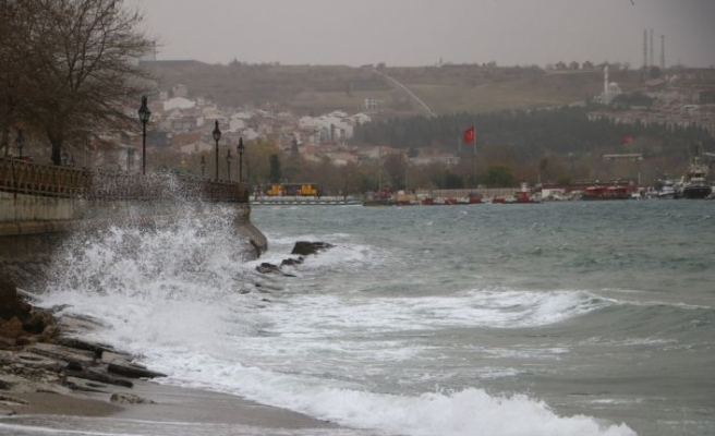 Marmara Denizi'nde ulaşıma lodos engeli