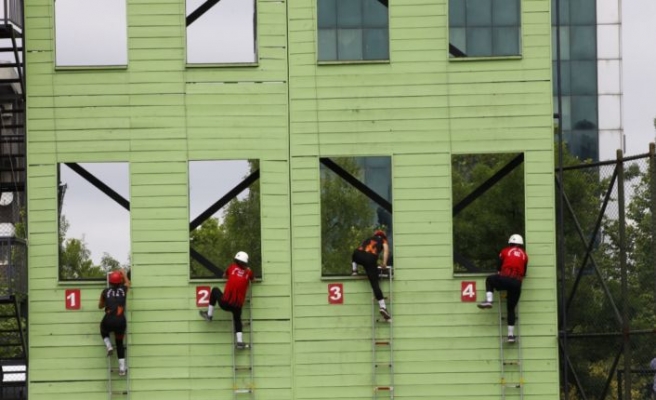 İBB'nin yeni itfaiyecileri törenle mezun oldu