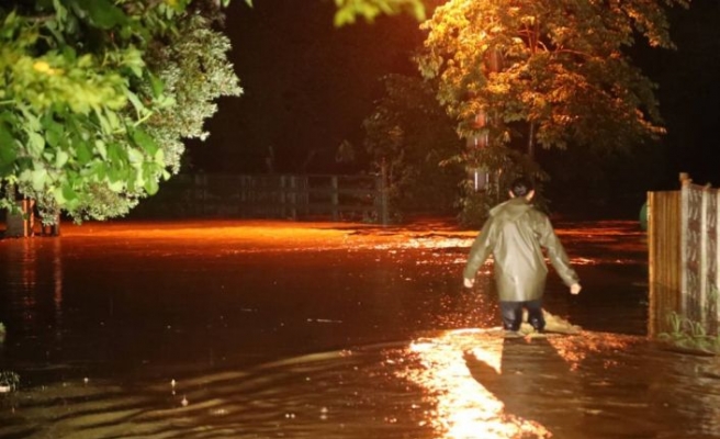 Sakarya'da sağanak taşkınlara neden oldu