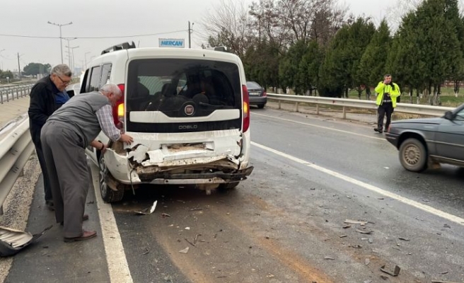 Edirne'de hafif ticari araçların çarpıştığı kazada bir kişi yaralandı