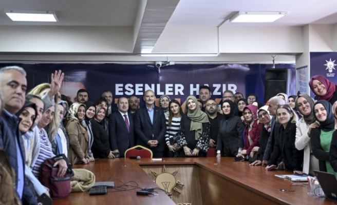 İçişleri Bakanı Soylu, Esenler'de partisinin teşkilat mensuplarıyla bir araya geldi: