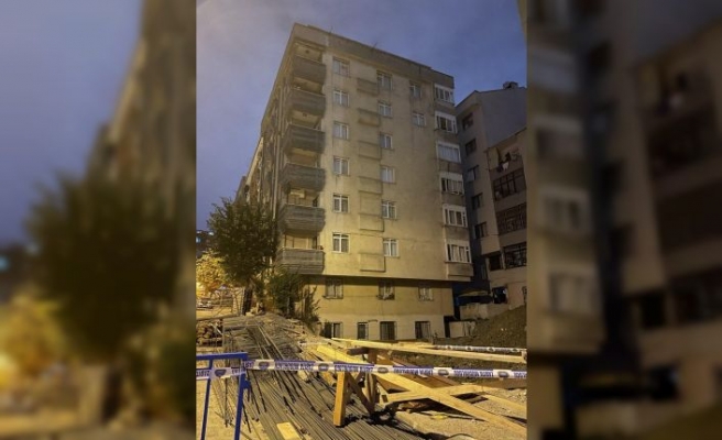 Bahçelievler'de inşaat alanına bitişik apartman tedbir amaçlı tahliye edildi