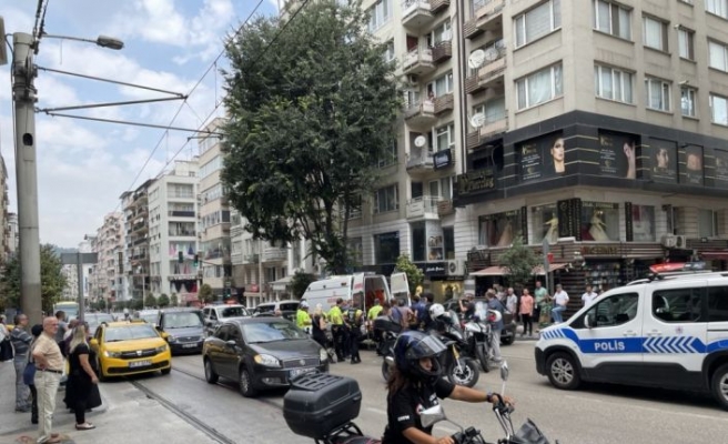 Bursa'da otomobilin çaptığı polis yaralandı