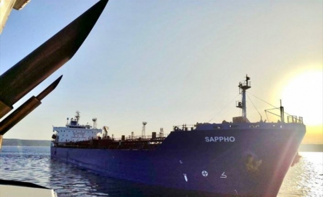 Çanakkale Boğazı'nda tanker arızası nedeniyle gemi trafiği tek yönlü askıya alındı