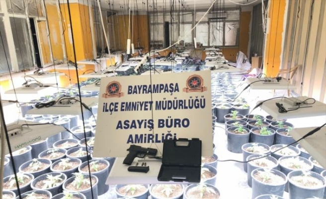 Bayrampaşa'da uyuşturucu ticareti yaptığı iddiasıyla yakalanan 2 şüpheli tutuklandı