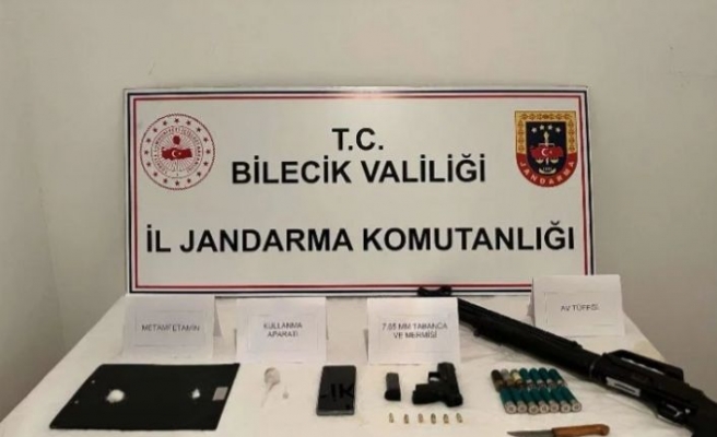 Dur ihtarına uymayan araçta uyuşturucu madde ele geçirildi