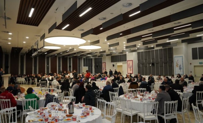 İSTANBUL ÜSKÜDAR'DA DEMOKRAT PARTİLİ 600 ÜYE AK PARTİ'YE GEÇTİ