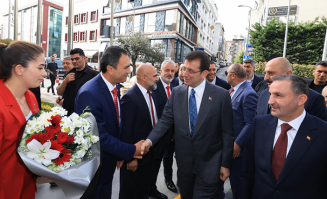 İmamoğlu, Sultanbeyli Belediye Başkanı Tombaş’ı Tebrik Etti.