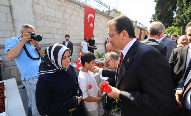 15 TEMMUZ ŞEHİTLERİ İBB ÖNÜNDE ANILDI