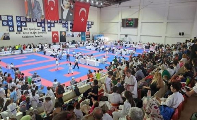 Spor şehri Gemlik'te karate şöleni