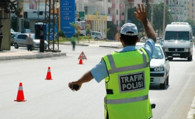 Trafikte bir haftada 450 bine yakın sürücüye işlem yapıldı