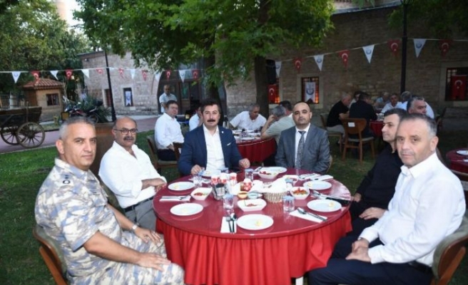 Yenişehir'de Kaymakam Mustafa Güney’e veda yemeği