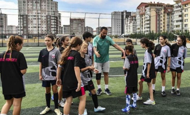 ANKARA BÜYÜKŞEHİRDEN MİNİK FUTBOLCULAR İÇİN TURNUVA