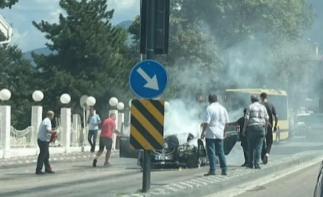 Bursa’da hareket halindeki araç alev aldı