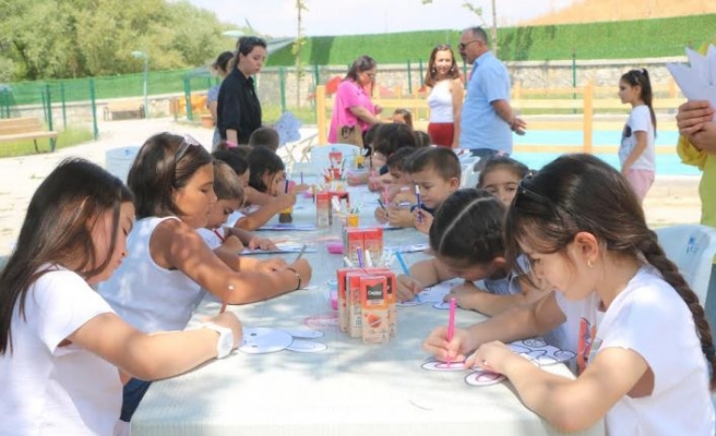 ELMADAĞ BELEDİYESİNDEN ÇOCUKLARA TATİLİ SEVDİREN RENKLİ KÖY TAVŞAN BAHÇESİNDE “ BOYAMA ETKİNLİĞİ”