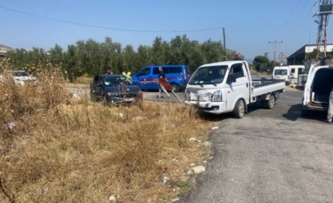 Bursa'da kamyonet ile otomobil çarpıştı! 1 yaralı