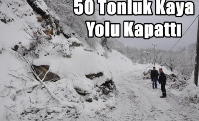 50 Tonluk Kaya Yolu Kapattı