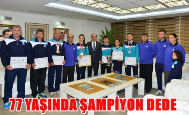 77 Yaşında şampiyon dede