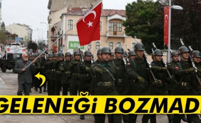 77’lik dede geleneği bozmadı