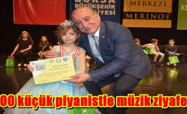 900 küçük piyanistle müzik ziyafeti