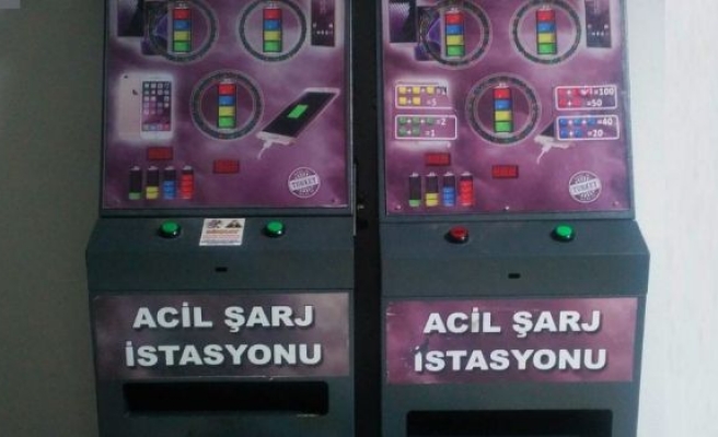 Acil şarj istasyonu gibi kumar makinesi