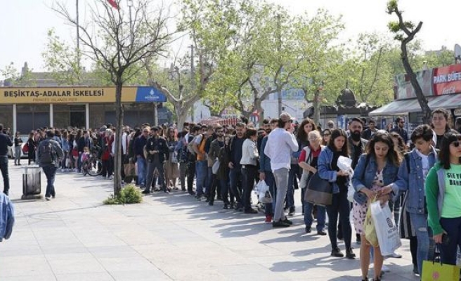 Adalar vapur iskelesinde yoğunluk