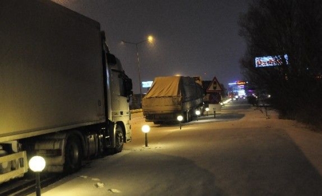 Afyonkarahisar’da kapanan yollar trafiğe açıldı