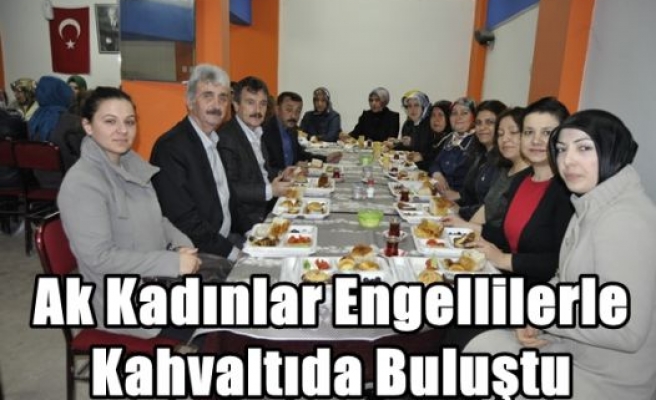 Ak Kadınlar Engellilerle Kahvaltıda Buluştu