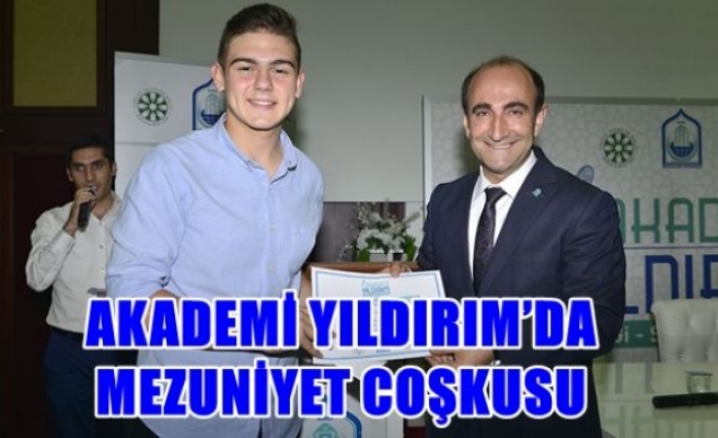 Akademi Yıldırım'da Mezuniyet Çoşkusu