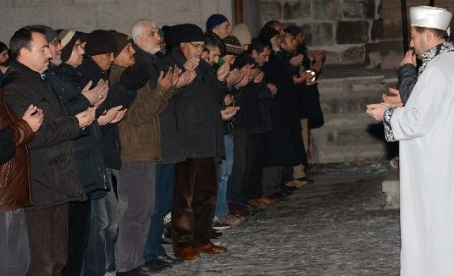 Aksaray’da şehitler için gıyabi cenaze namazı kılındı