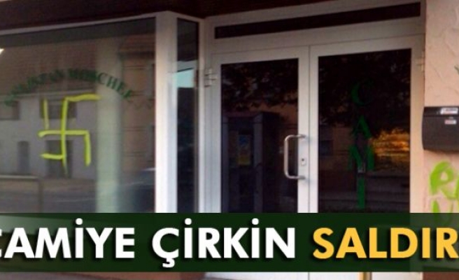 Almanya’da camiye çirkin saldırı