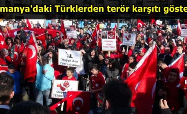 Almanya'daki Türklerden terör karşıtı gösteri