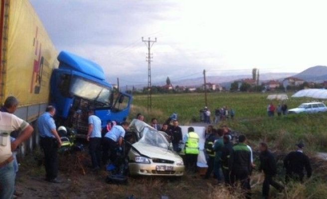 Amasya’da Tır İle Otomobil Çarpıştı: 4 Ölü