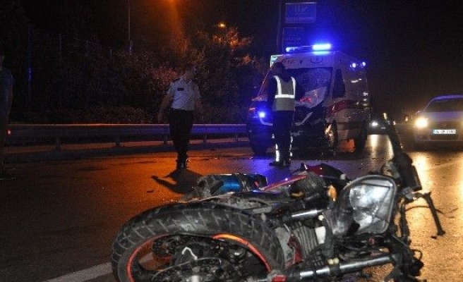 Ambulansla Motosiklet Kafa Kafaya Çarpıştı